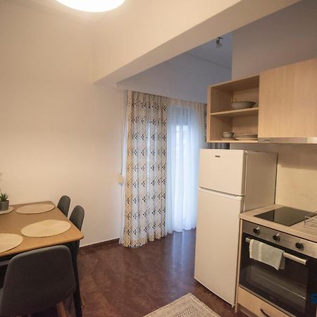Explore Greece From Lovely City Centre Apartment Chalkida Bagian luar foto